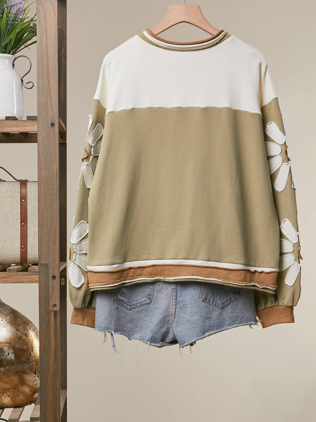 Colorblock Daisy Graphic Top