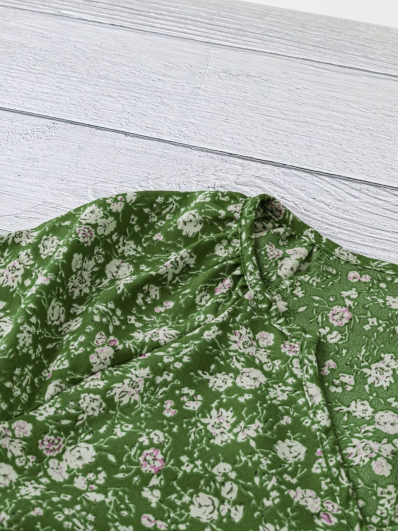 Green Floral Print V-neck Top